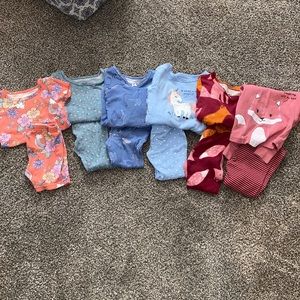 *LOT OF 6 pajamas.* Carters. 18 months.